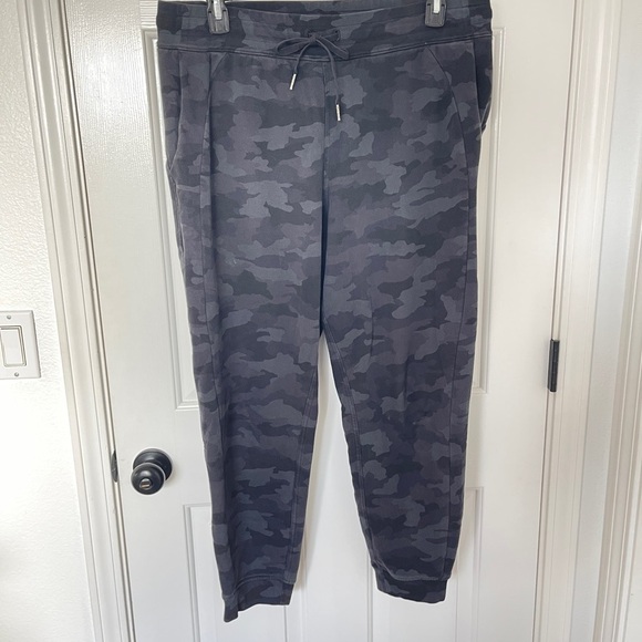 lululemon athletica Pants - Lululemon Scuba high rise jogger camo size 14